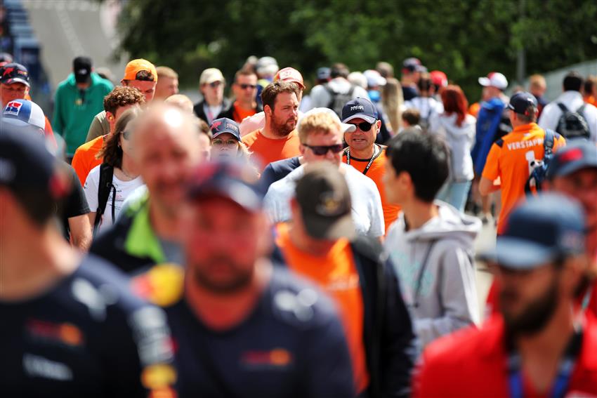 Melbourne F1 race fans